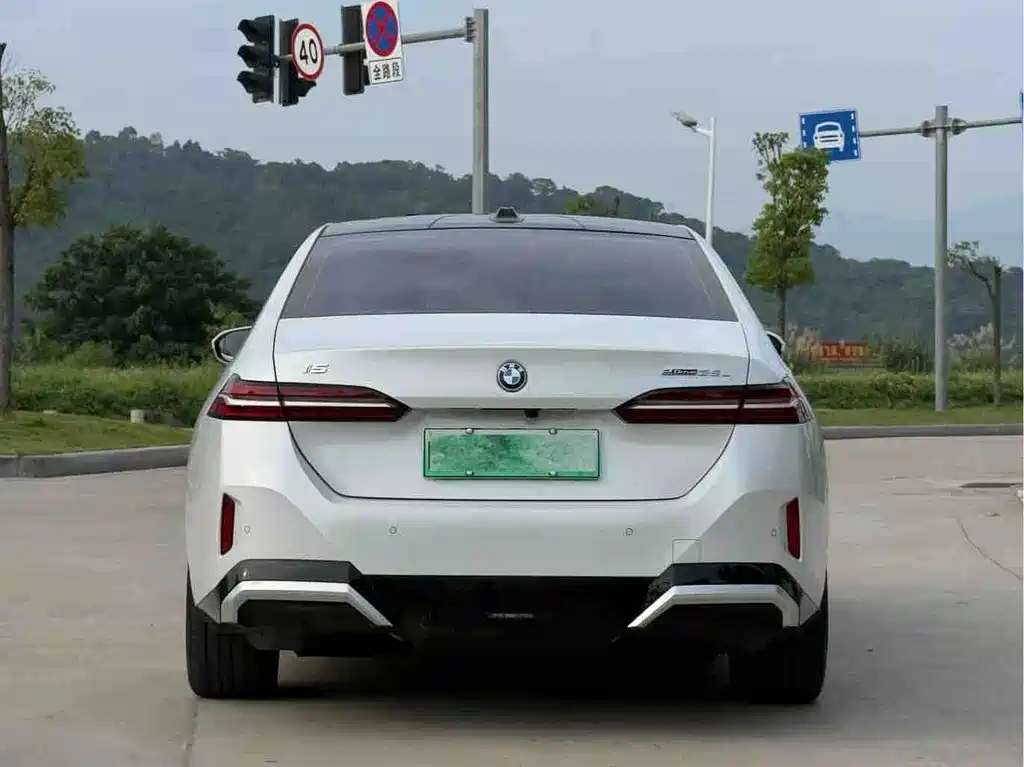 BMW i5 2025 — фото 4