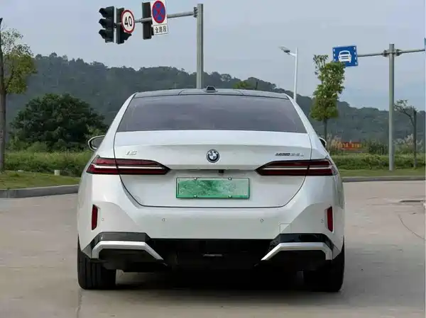 BMW i5 2025