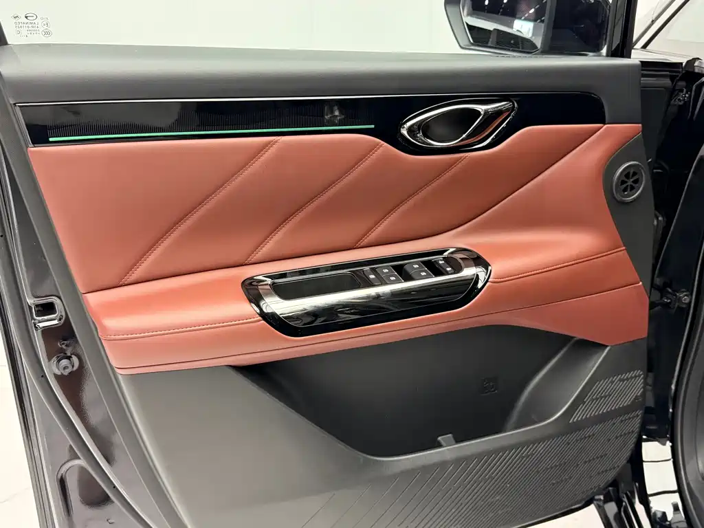GAC Motor E8 PHEV 2024 — фото 8