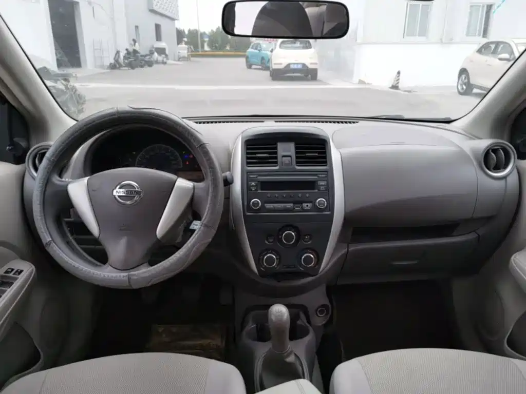 Nissan Sunny 2016 — фото 10