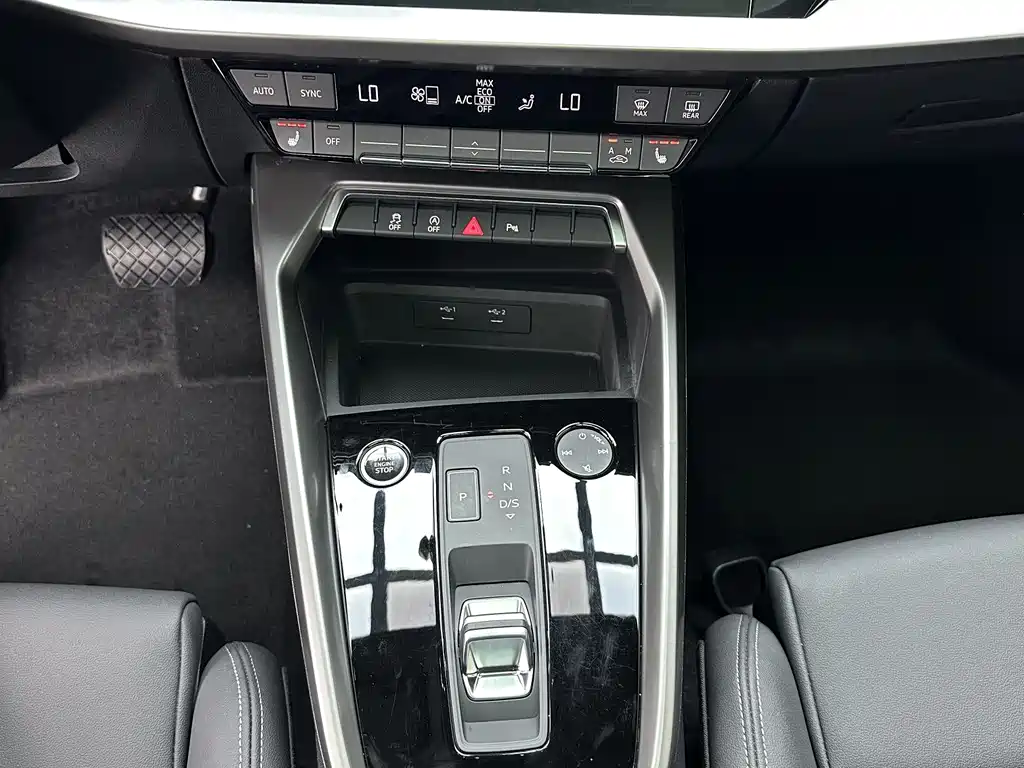 Audi A3 2023 — фото 14