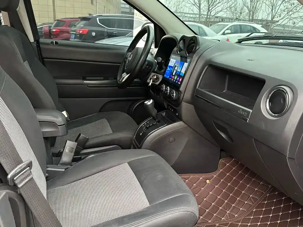 Jeep Compass 2013 — фото 8