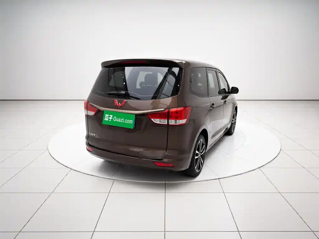 Wuling Hongguang 2015