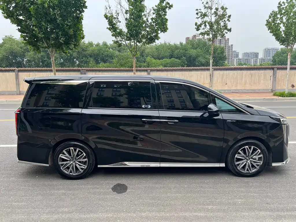 GAC Motor Trumpchi M8 2025 — фото 15