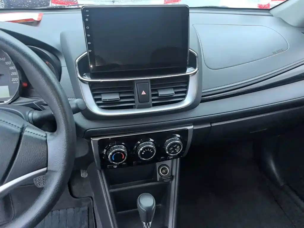 Toyota Yaris L 2020 — фото 13