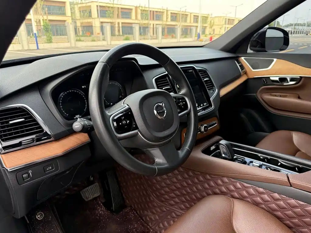 Volvo XC90 2021 — фото 19