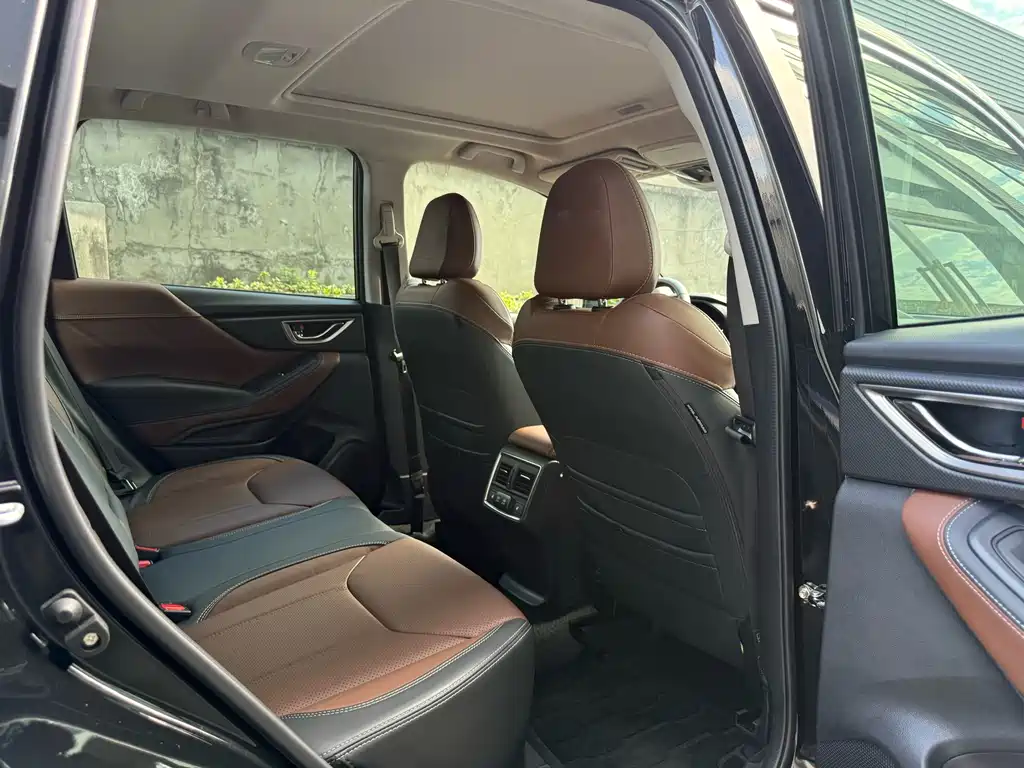 Subaru Forester 2023 — фото 8