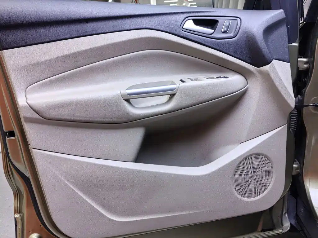 Ford Kuga 2013 — фото 15