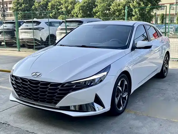 Hyundai Elantra 2022