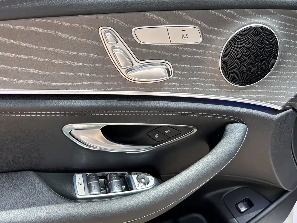 Mercedes-Benz E-Class 2022 — фото 11