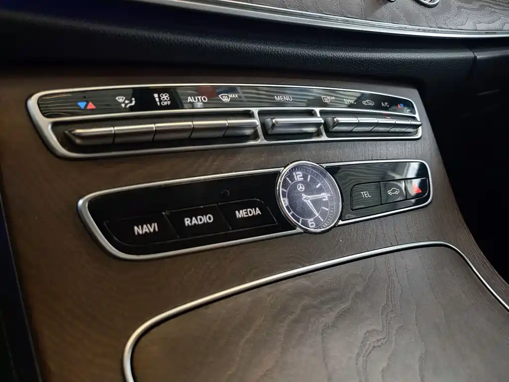 Mercedes-Benz E-Class 2018 — фото 12