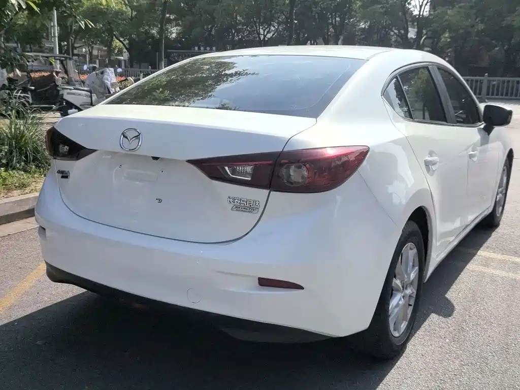 Mazda 3 Axela 2016 — фото 11