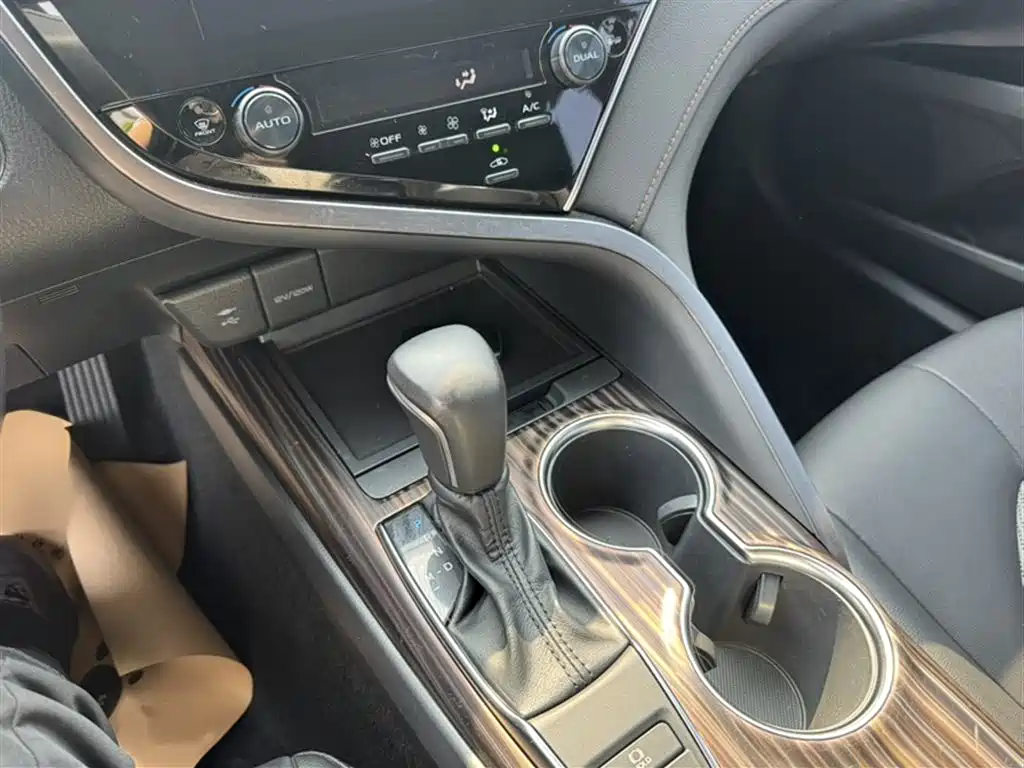 Toyota Camry 2019 — фото 12