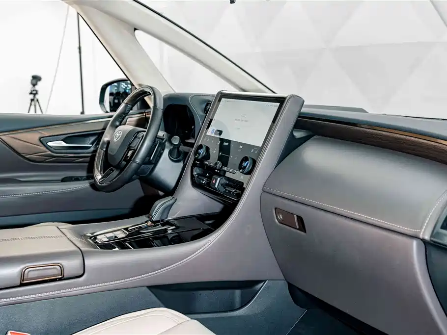Toyota Alphard 2024 — фото 20