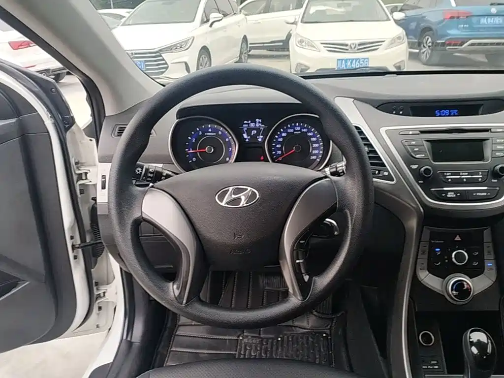 Hyundai Elantra Langdong 2016 — фото 11