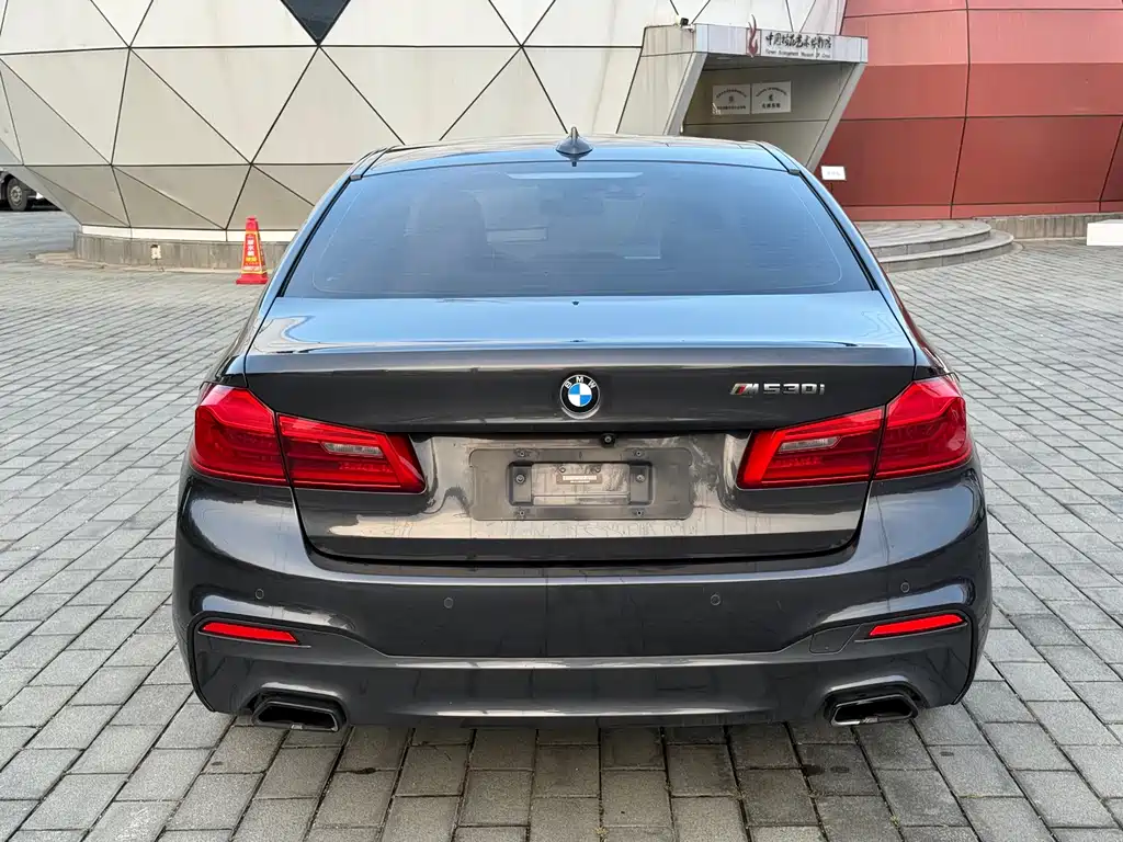 BMW 5 Series 2018 — фото 5