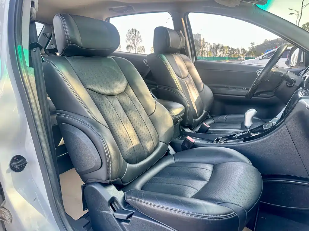 Luxgen Big 7 SUV 2017 — фото 22