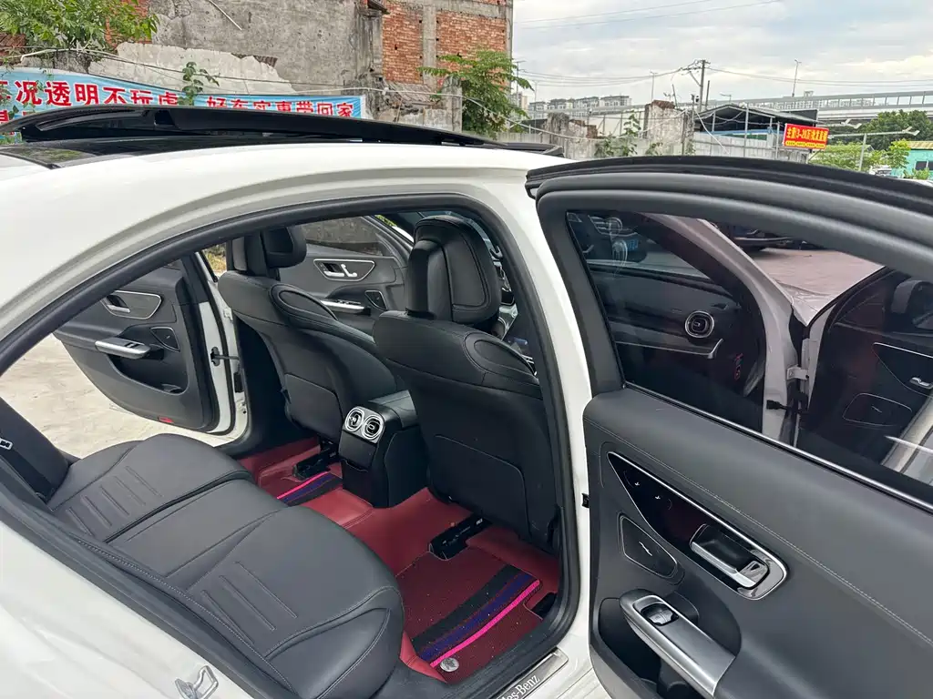 Mercedes-Benz C-Class 2025 — фото 11