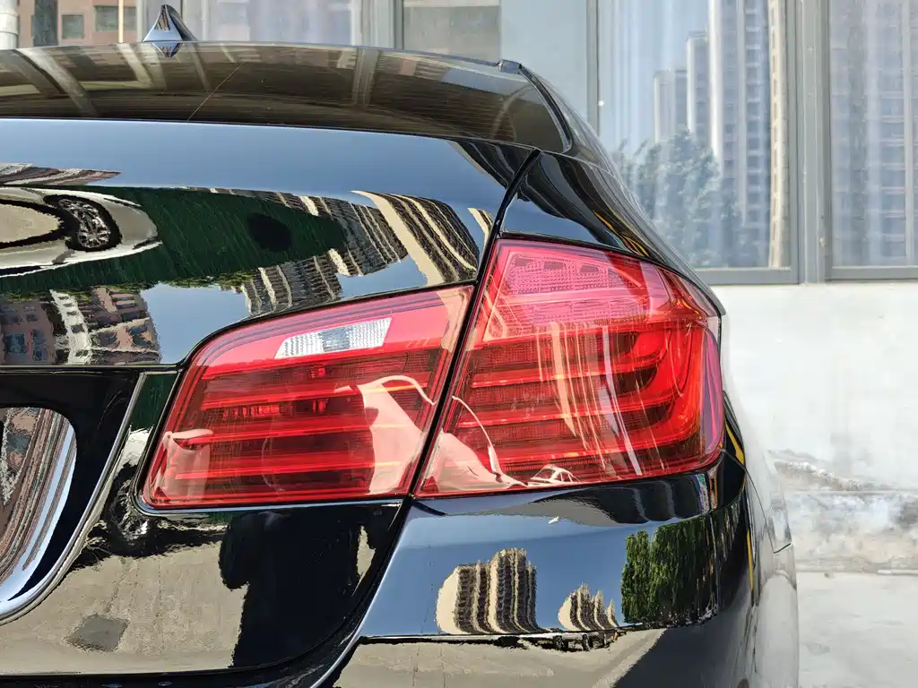 BMW 5 Series 2015 — фото 10