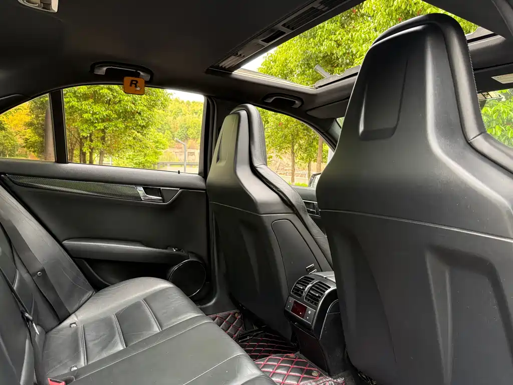 Mercedes-Benz C-Class AMG 2010 — фото 16