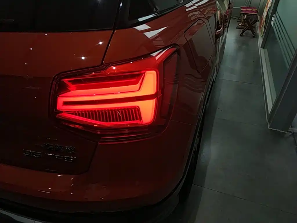 Audi Q2L 2020 — фото 8