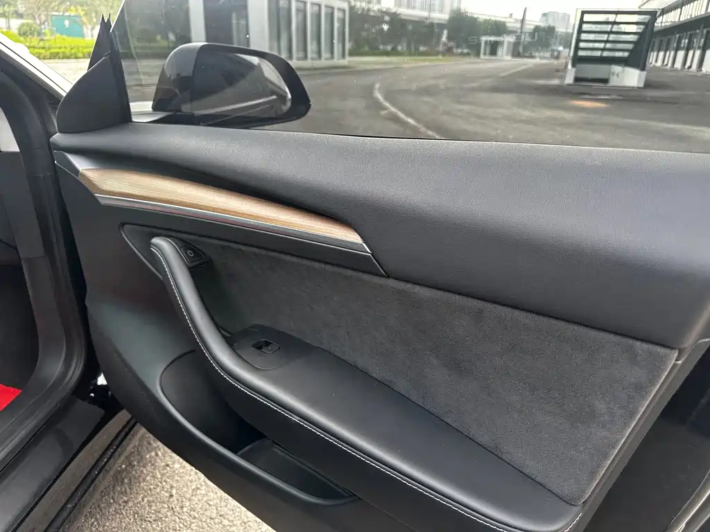 Tesla Model 3 2023 — фото 18