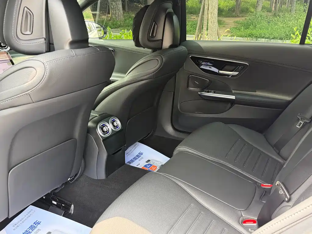 Mercedes-Benz C-Class 2025 — фото 19