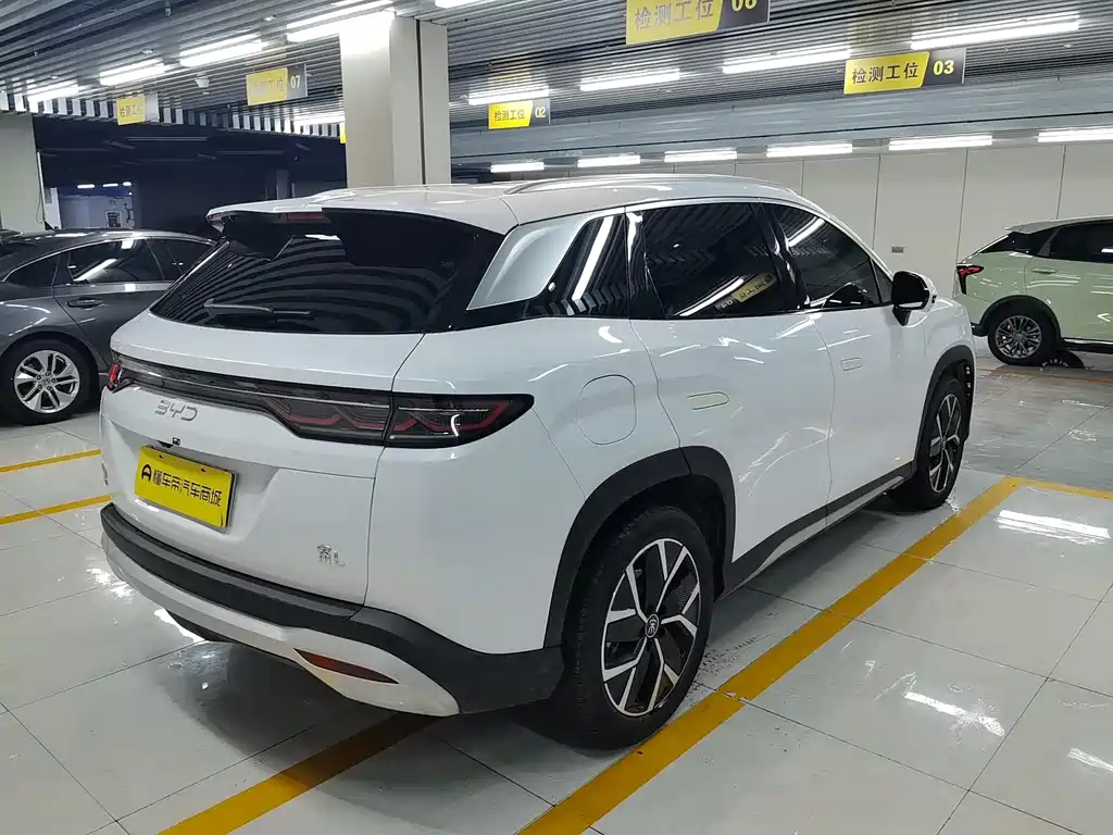 BYD L DM-i 2024 — фото 4