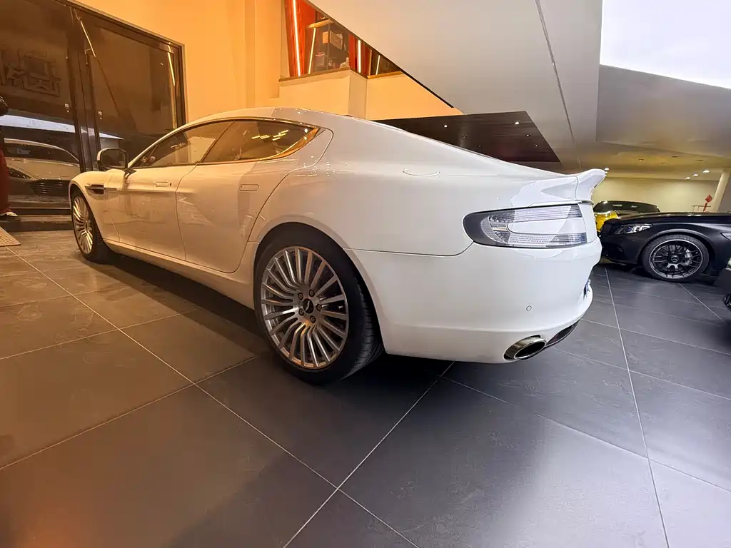 Aston Martin Rapide 2017 — фото 17