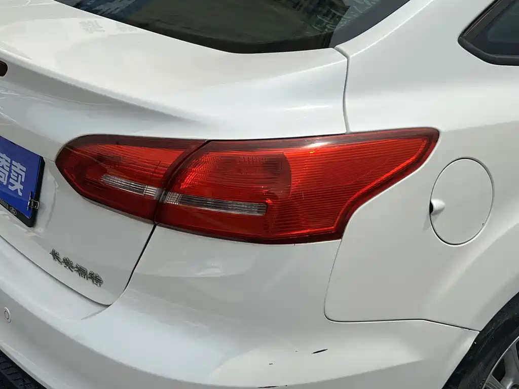 Ford Focus 2017 — фото 16