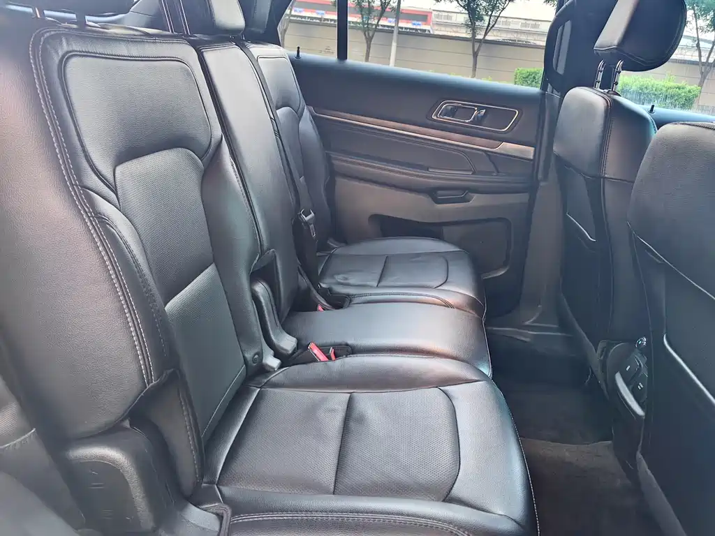 Ford Explorer 2016 — фото 18