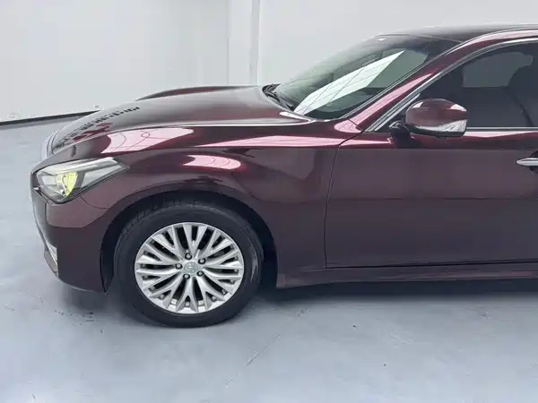 Infiniti Q70 2019