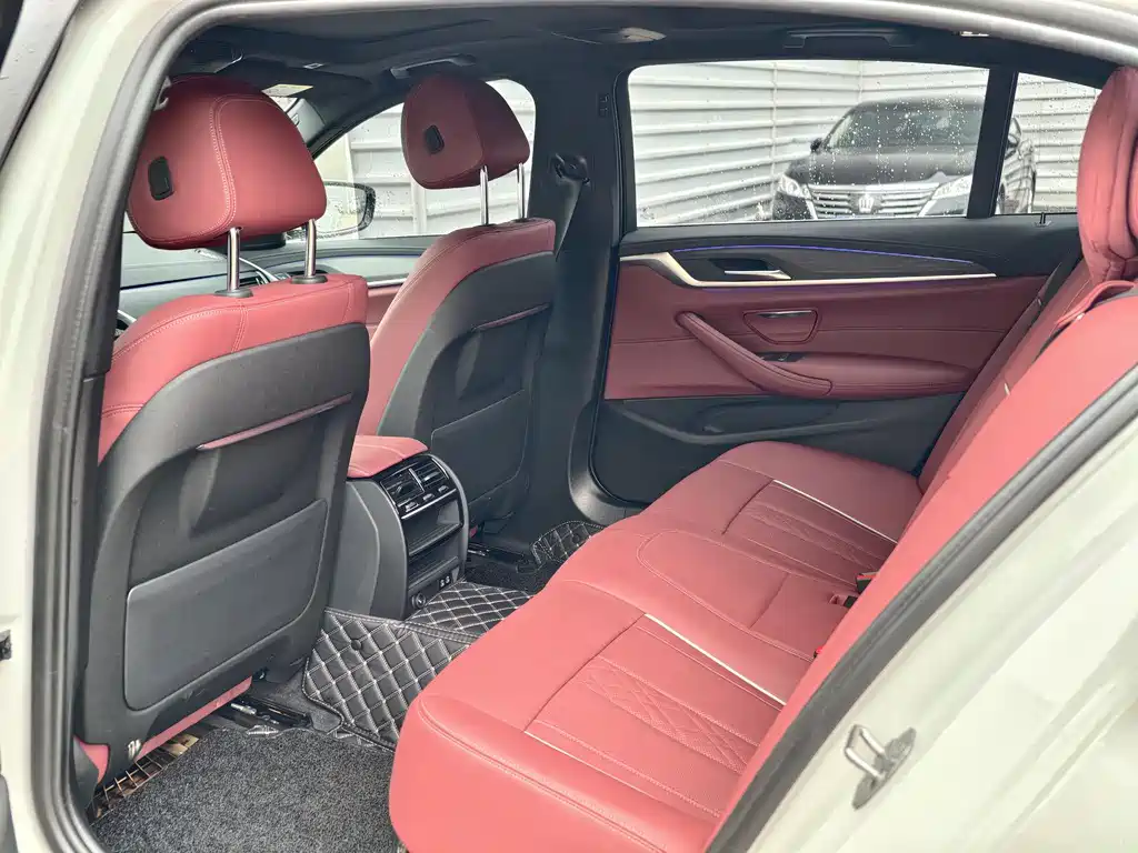 BMW 5 Series 2022 — фото 13