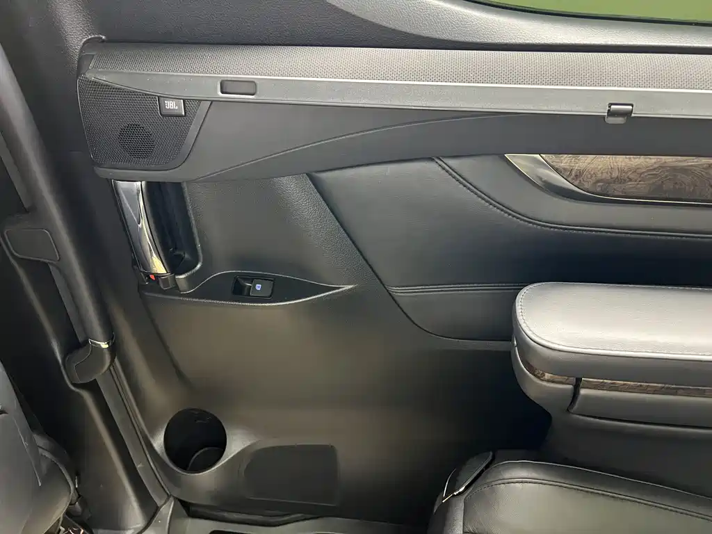 Toyota Vellfire 2020 — фото 28