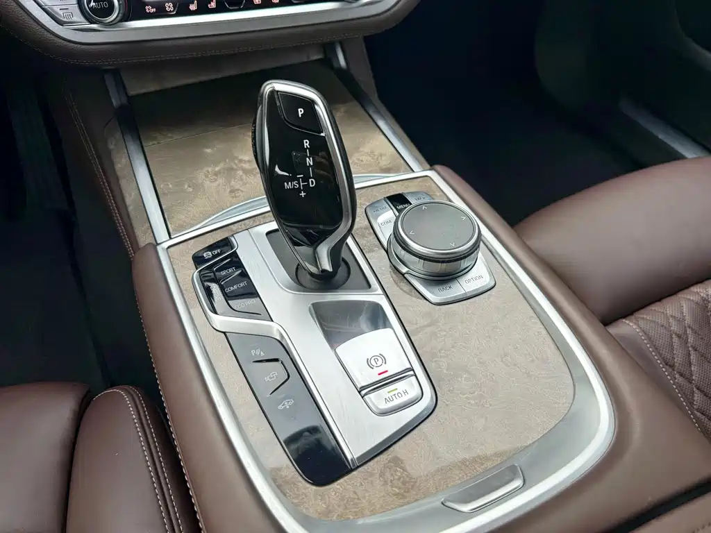BMW 7 Series 2019 — фото 10