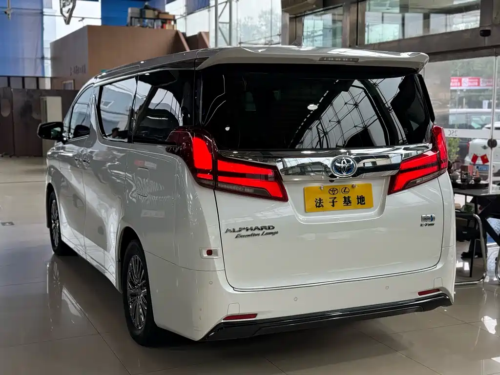Toyota Alphard 2020 — фото 21