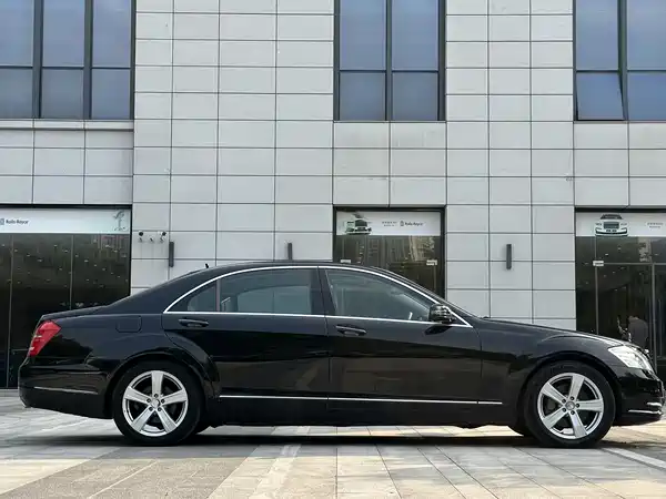 Mercedes-Benz S-Class 2010