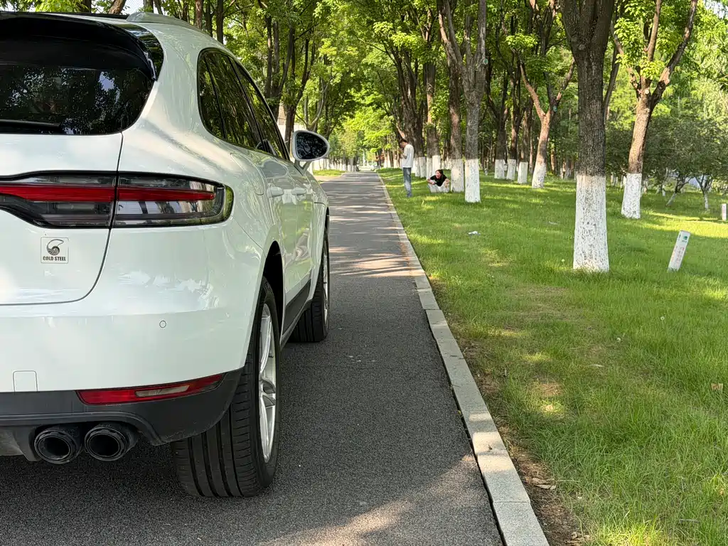 Porsche Macan 2020 — фото 14