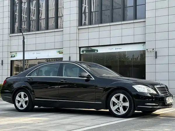 Mercedes-Benz S-Class 2010