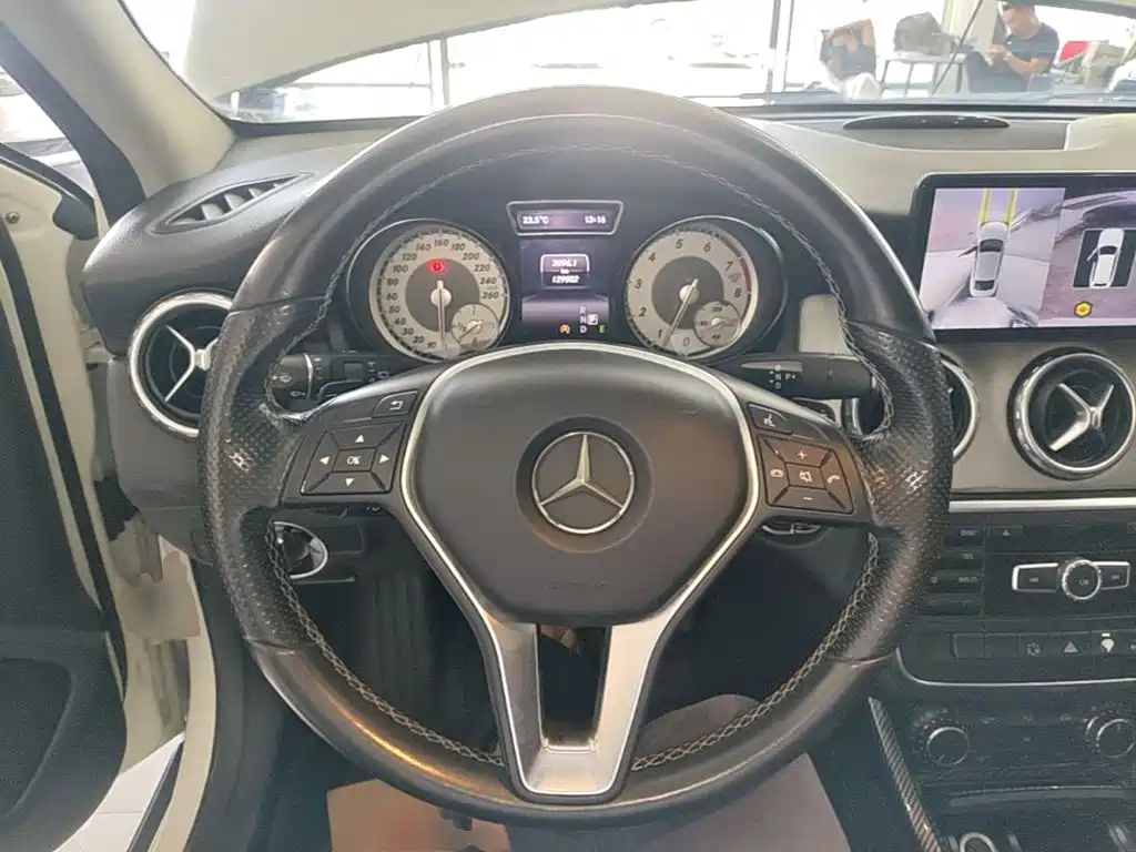 Mercedes-Benz GLA 2015