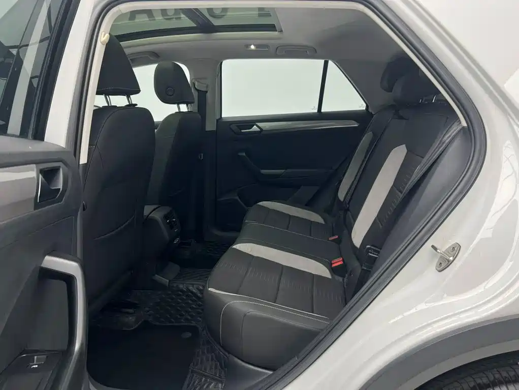 Volkswagen T-Roc 2022 — фото 16