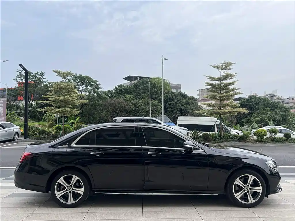 Mercedes-Benz E-Class 2020 — фото 18