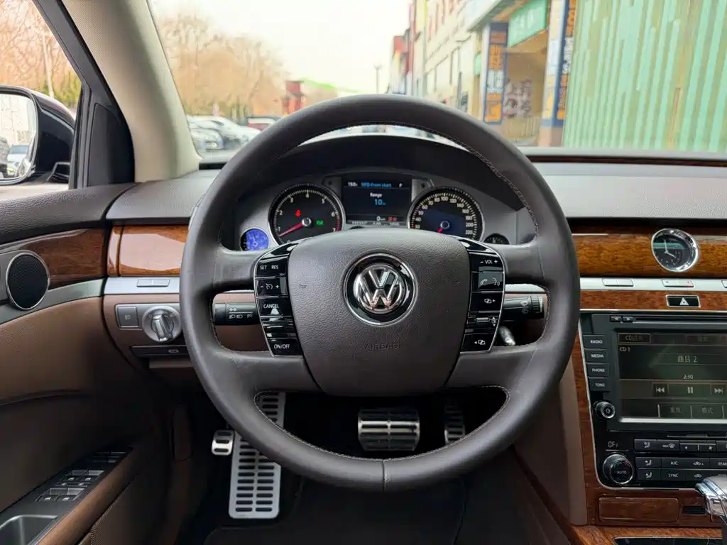 Volkswagen Phaeton 2015 — фото 5