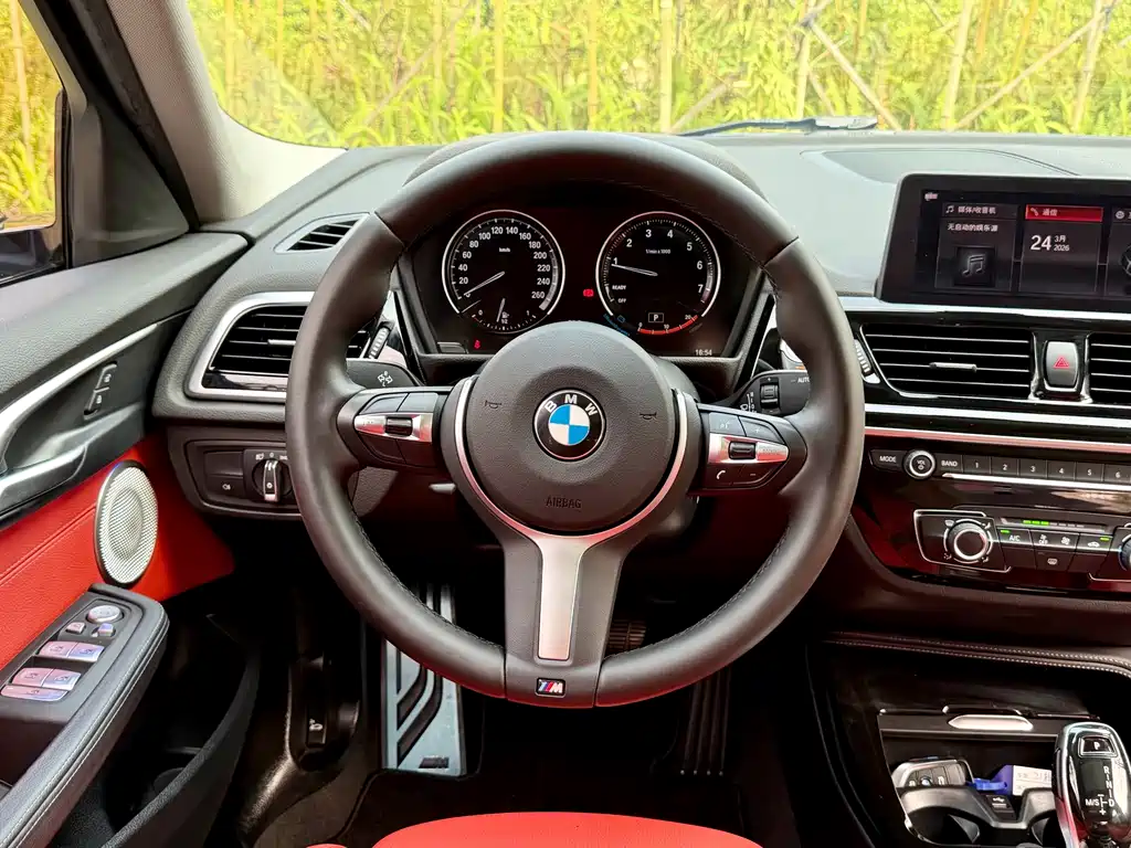 BMW 1 Series 2021 — фото 15
