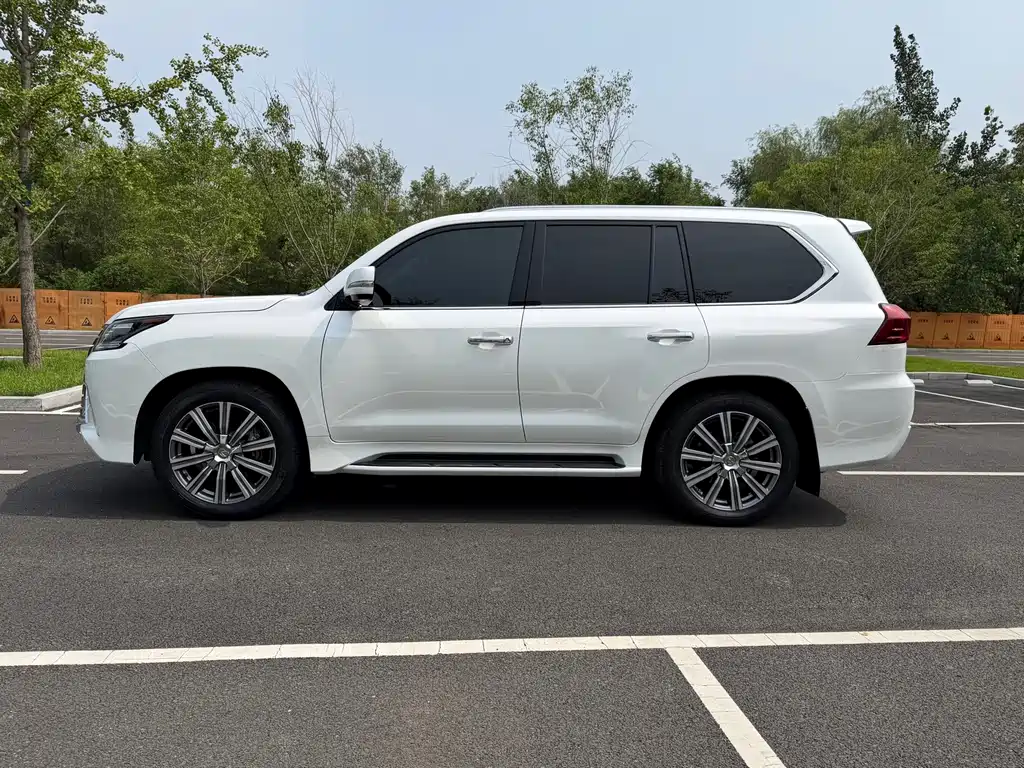 Lexus LX 2017 — фото 8