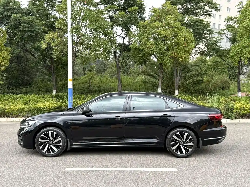 Volkswagen Passat 2021 — фото 9