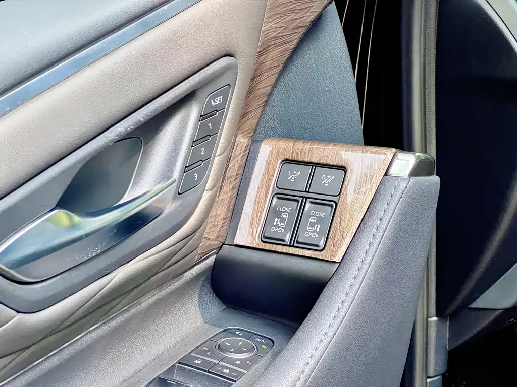 Toyota Vellfire 2025 — фото 21