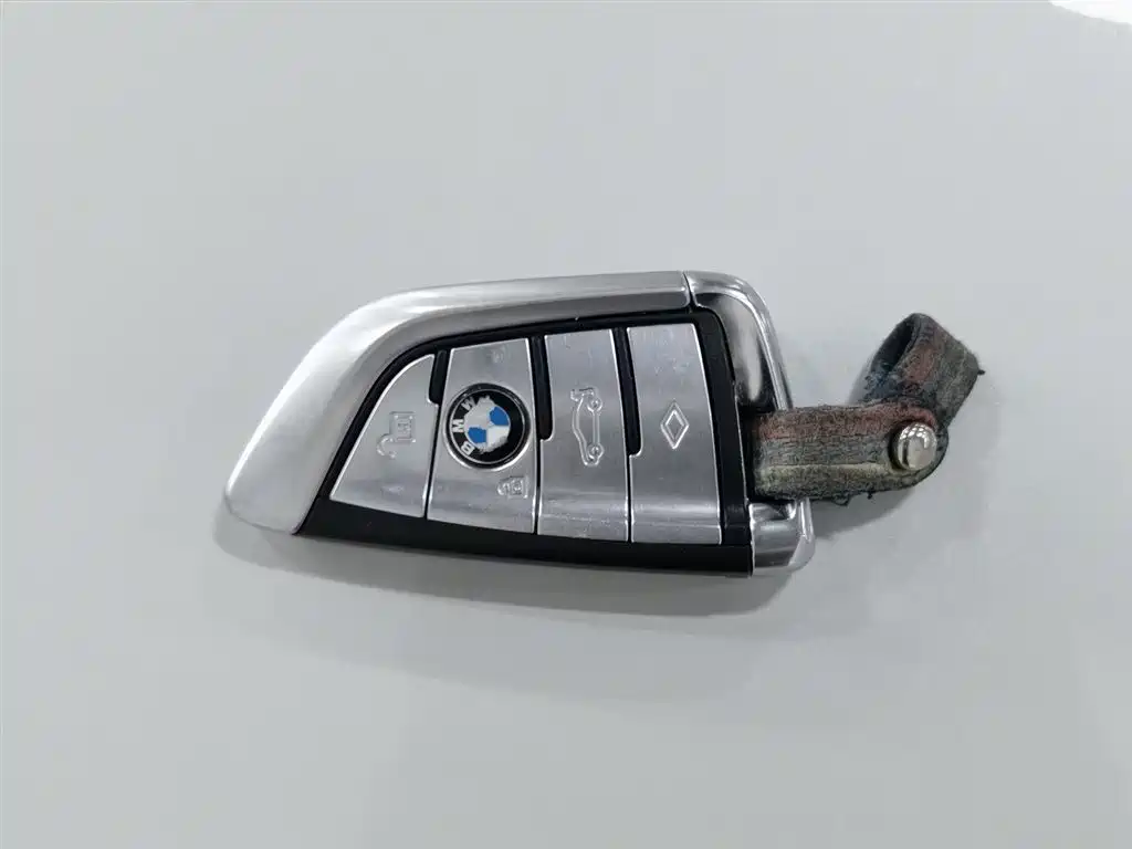 BMW 5 Series New Energy 2018 — фото 19