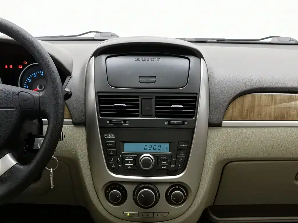 Buick Excelle 2016 — фото 12