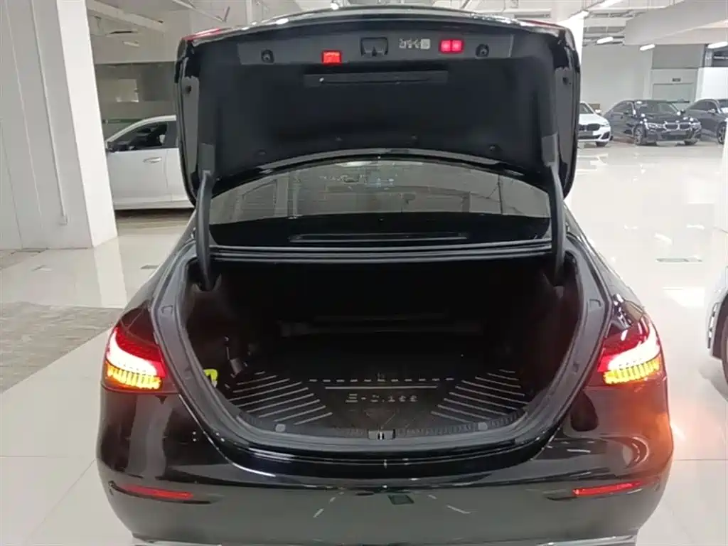 Mercedes-Benz E-Class 2022 — фото 19